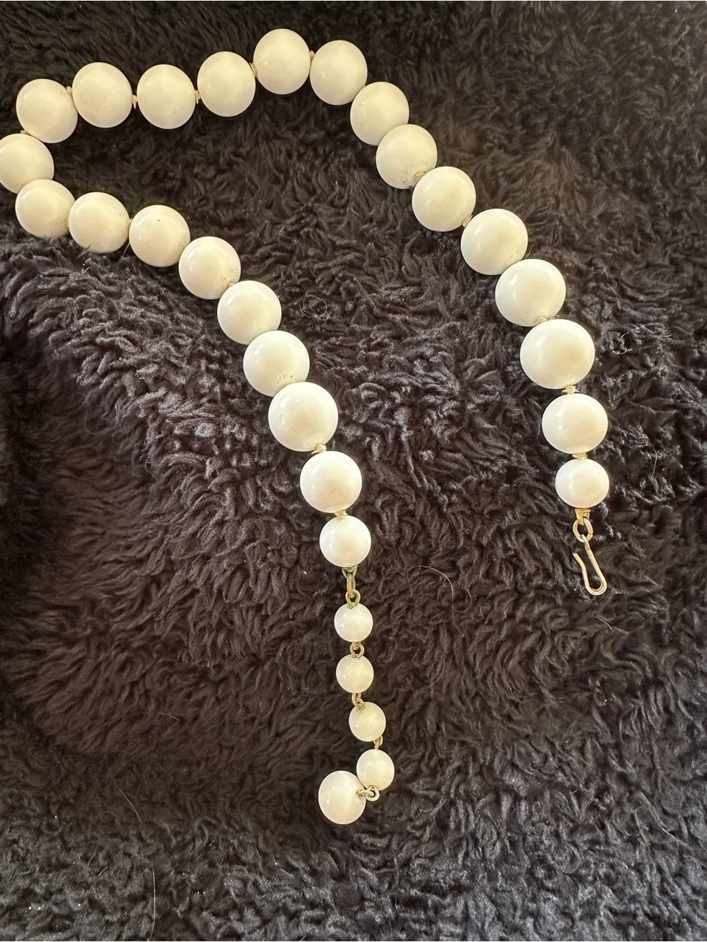 Classic vintage White Beaded Necklace